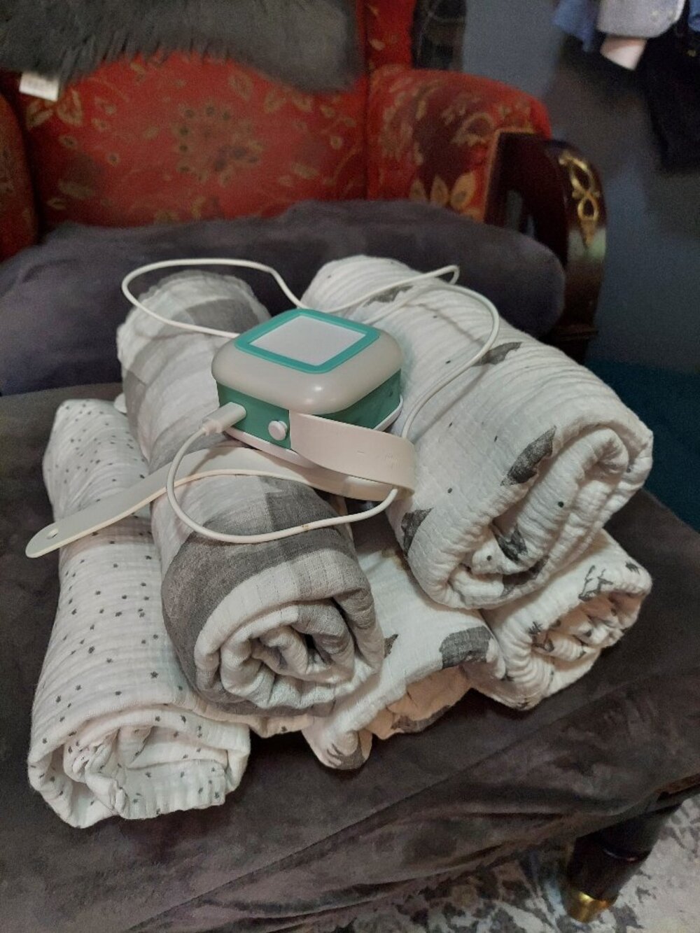 Combination swaddling cloths, & Portable white noise